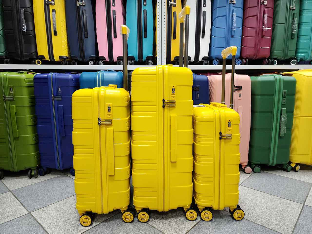 Чемодан Мини (S) полипропилен "Mironpan" съёмные колёса