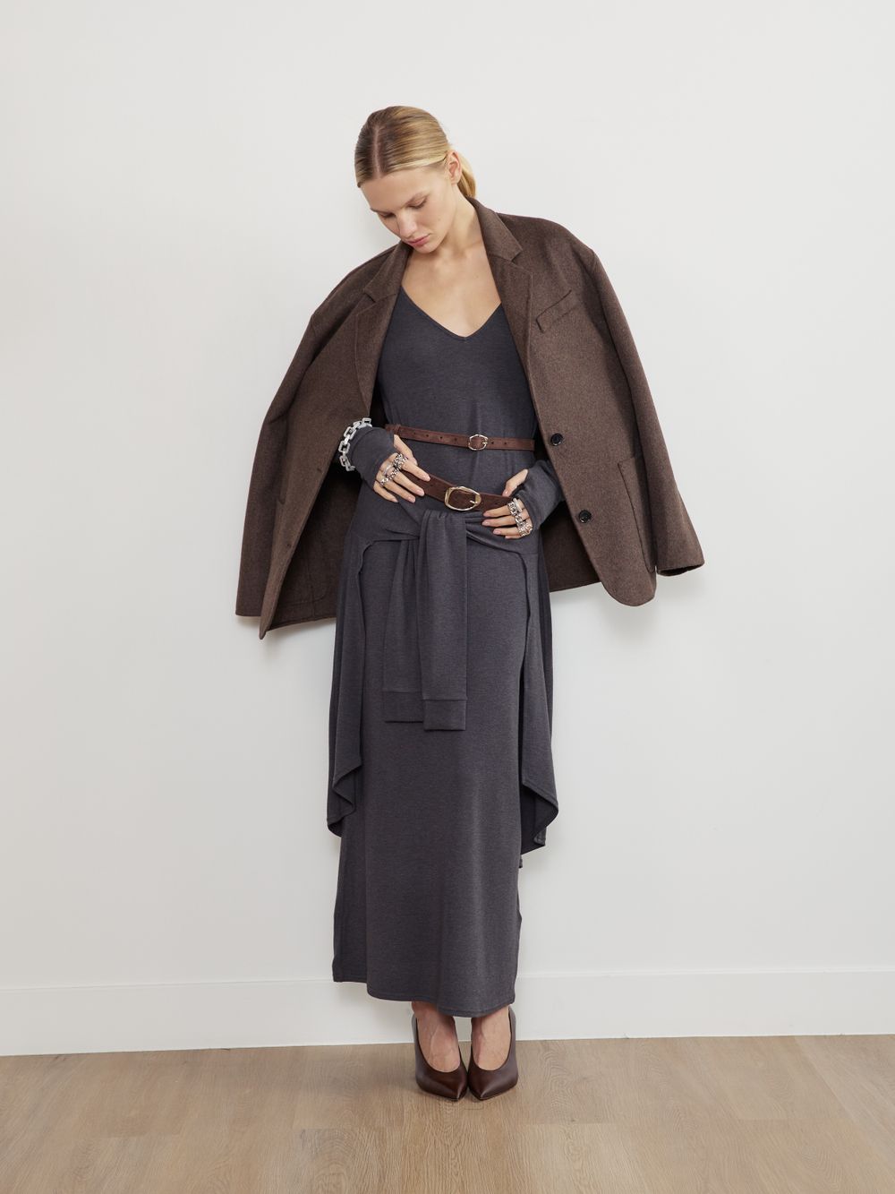 БАЗОВЫЙ ТОНКИЙ РЕМЕНЬ С МЯТОЙ ПРЯЖКОЙ ЗАМША ТЕМНЫЙ ШОКОЛАД