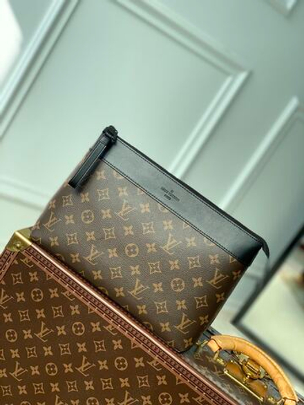 Louis Vuitton Pochette Voyage Souple
