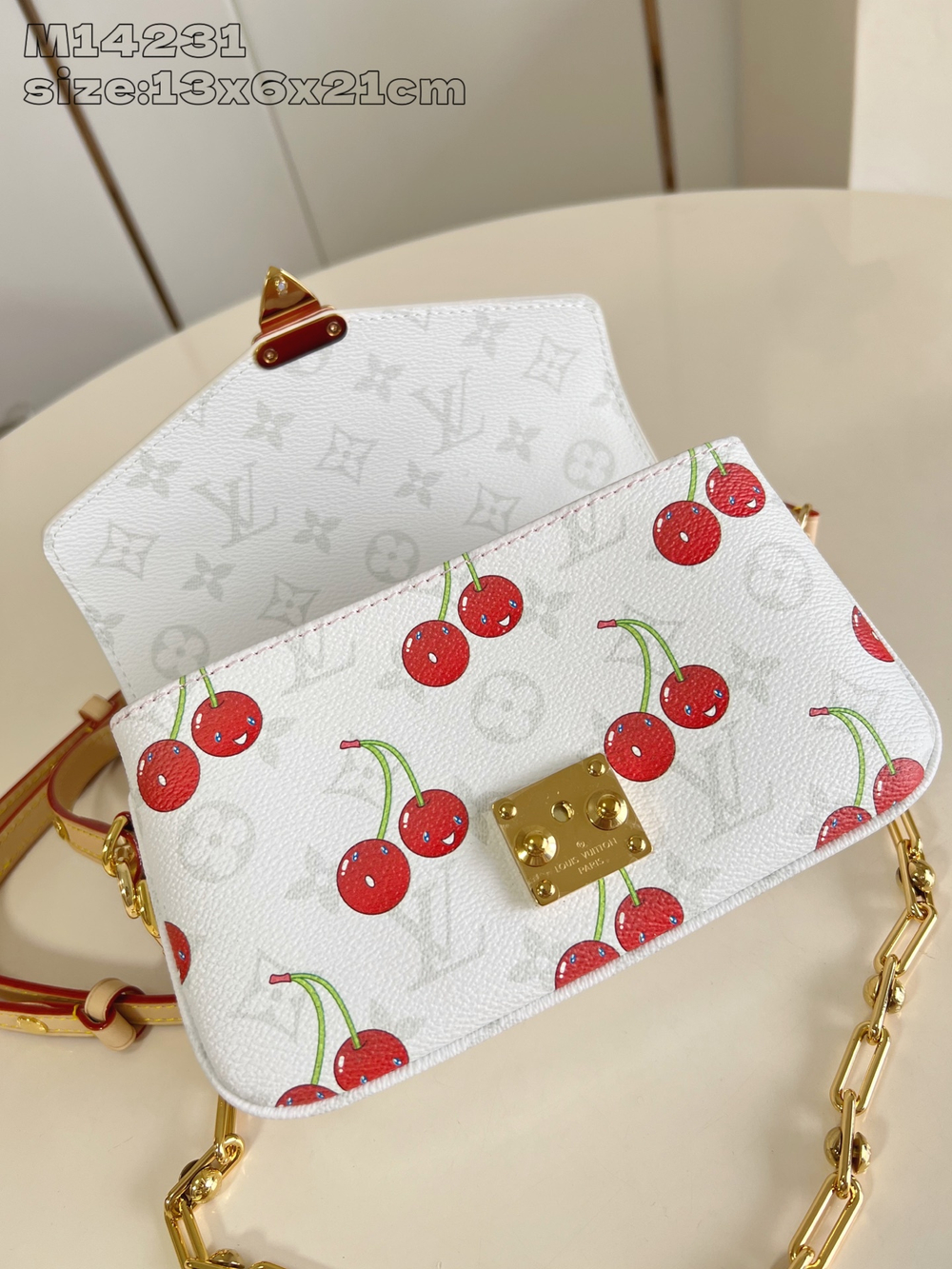 Louis Vuitton Pochette Metis East West