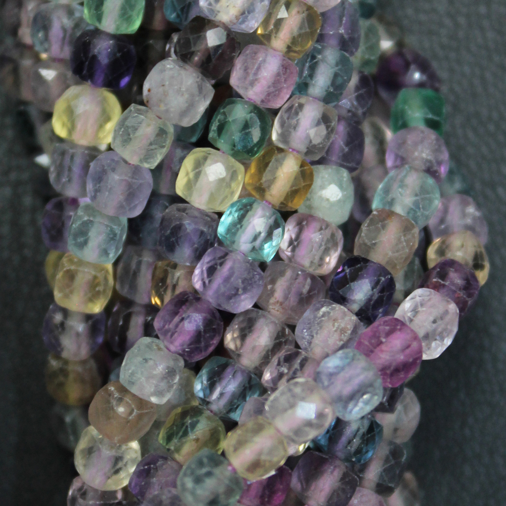 Флюорит микс куб юв 4,2мм