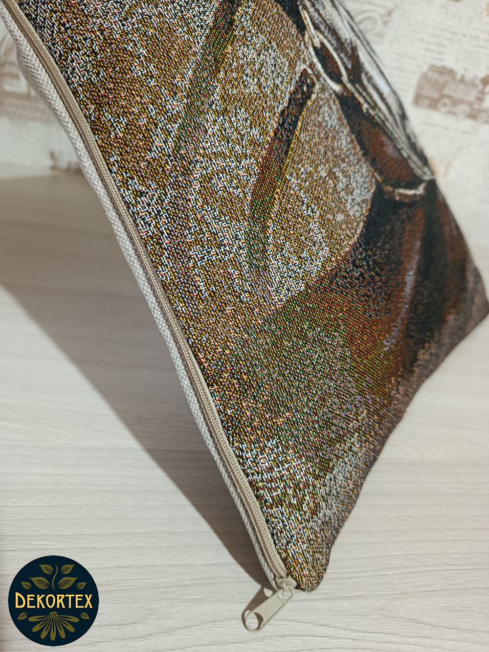 Декоративный гобеленовый чехол для интерьерной подушки Ветер 38*38