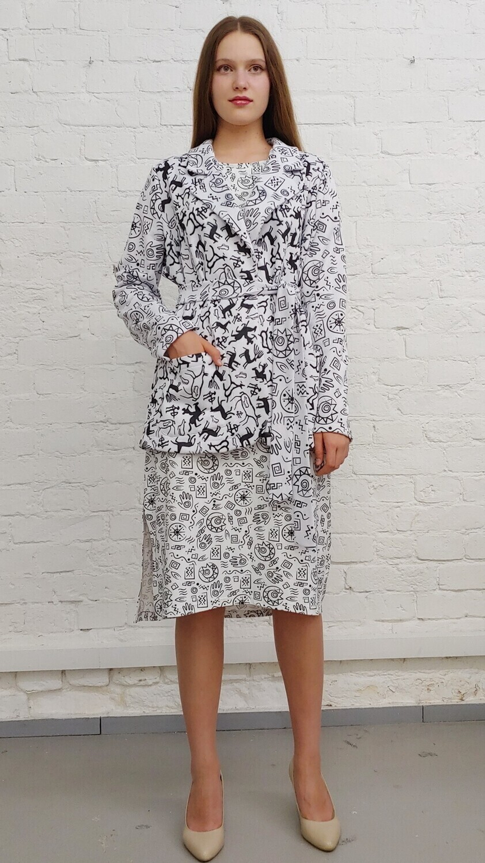 Комплект (платье и жакет) "Петроглиф", по мотивам наскальных рисунков древних людей