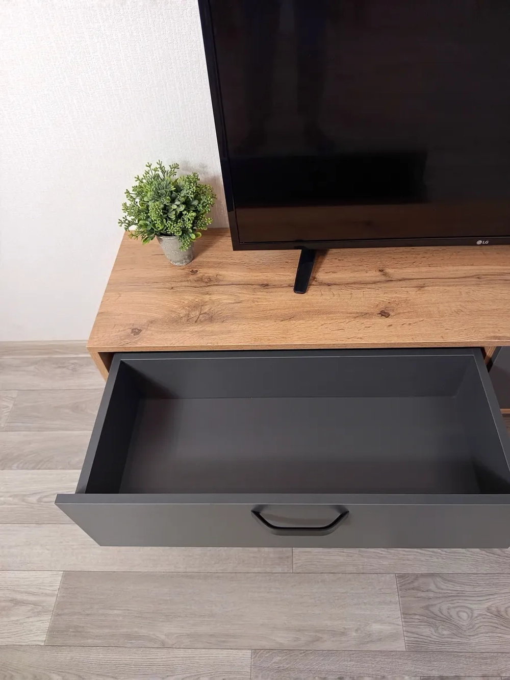 Тумба под телевизор "Венеция" с ящиками