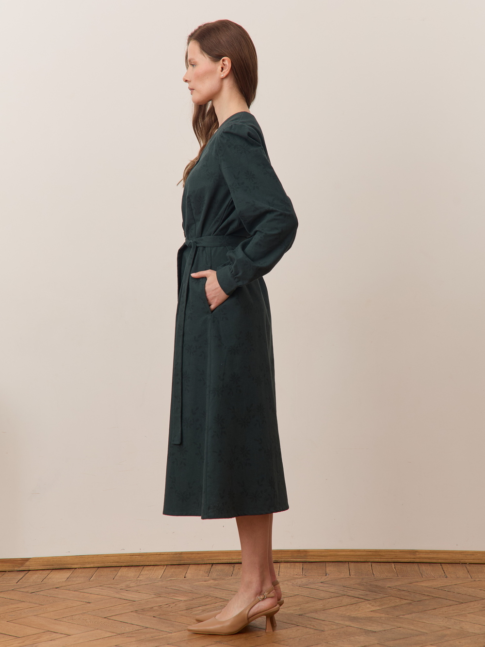 Платье с вырезом-сердечко