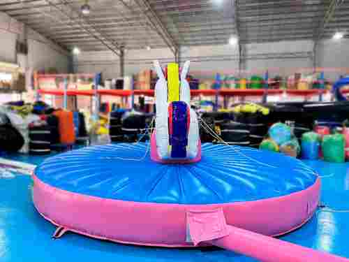 Надувная командная игра "Удержись в седле" 5*5*2,6м