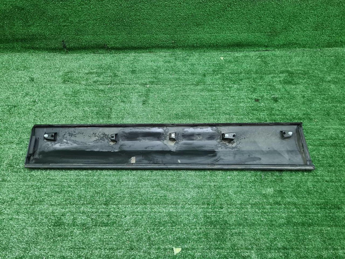 Накладка двери передняя правая Skoda Karoq (17-нв)