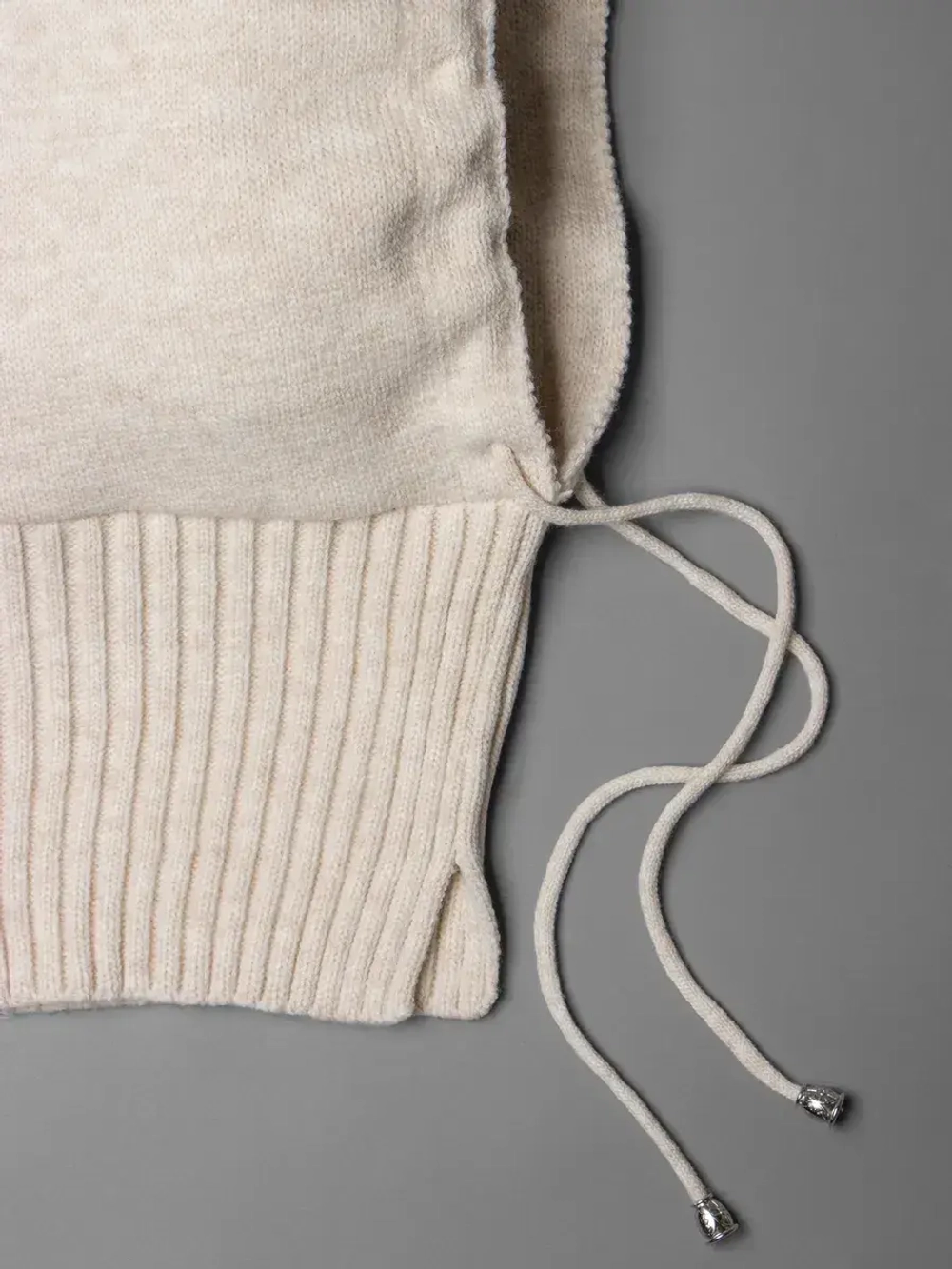 Капор женский вязаный бежевый