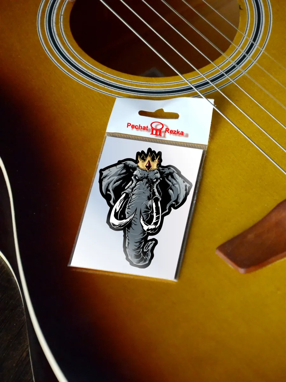 Стикер - Злой слон в короне