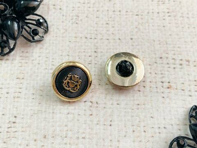 Пуговицы костюмные  с гербом, d 1,7 см