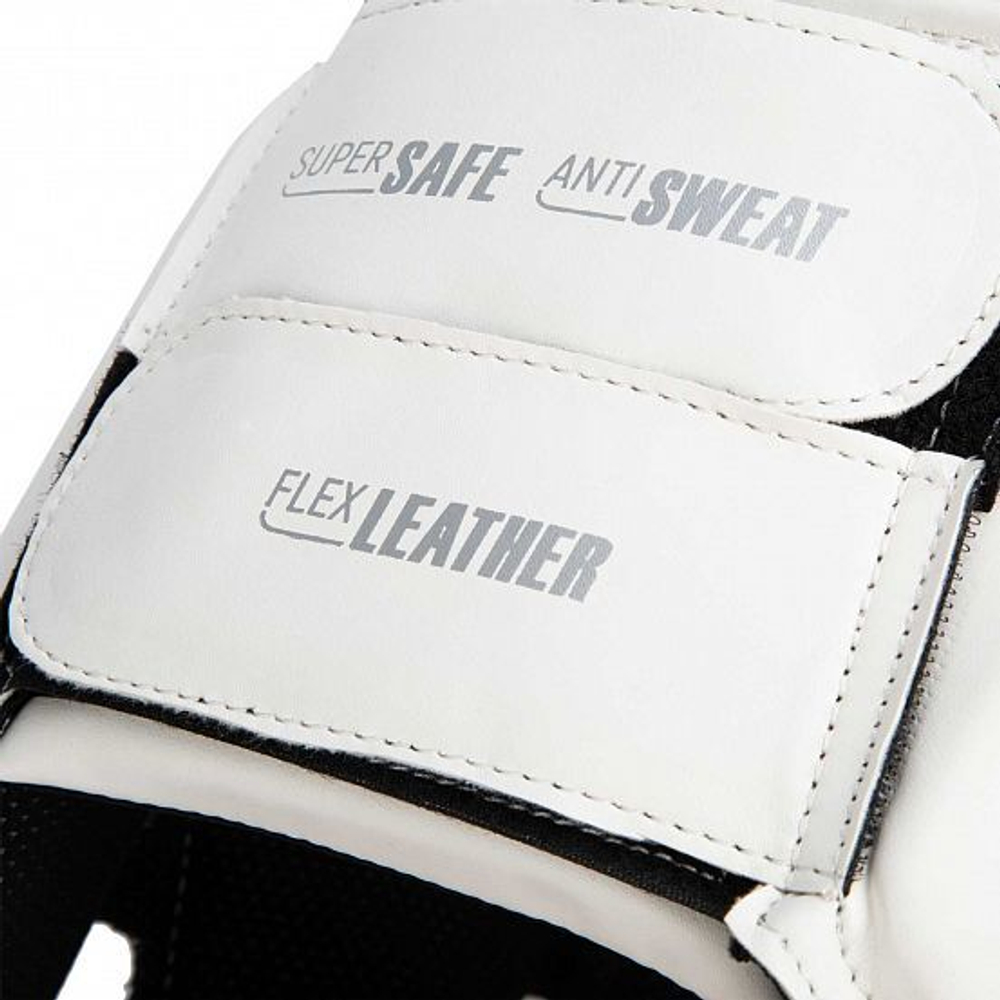 Шлем боксерский Clinch Olimp белый C112