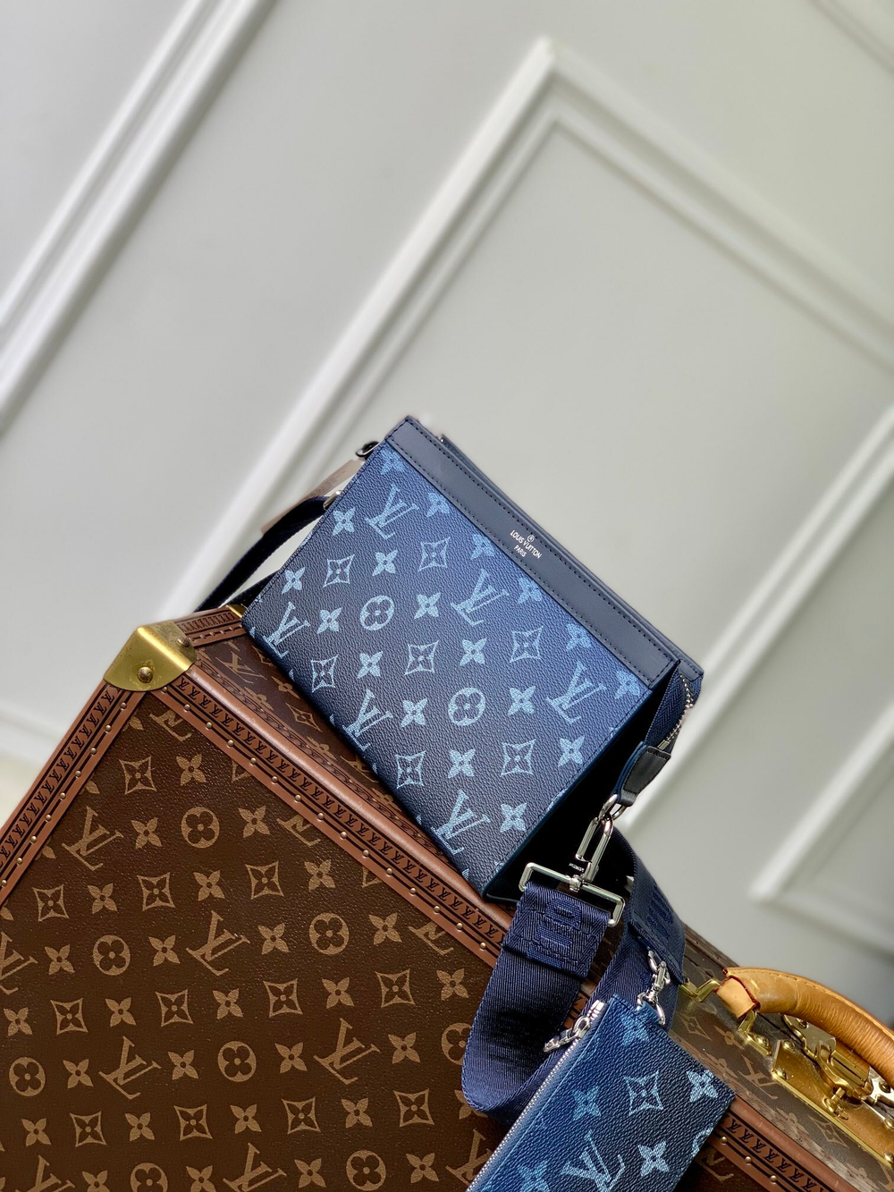 Louis Vuitton Alpha Wearable Wallet