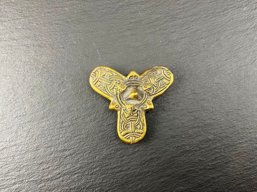 Фибула. Скандинавия 10 в. (трилистник)