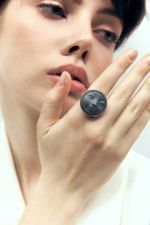 Кольцо Личико, серый фарфор