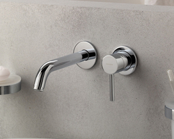 Фото в интерьере смеситель для раковины настенный Kludi Bozz 382440576  хром, излив 180 мм, внешняя часть