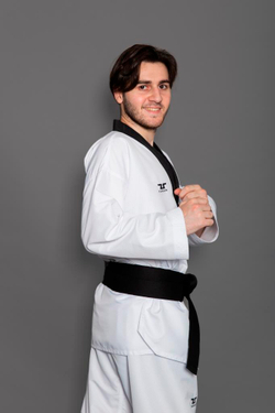 Добок WT Tusah EZ-Fit Lite Uniform Black V-neck Dan