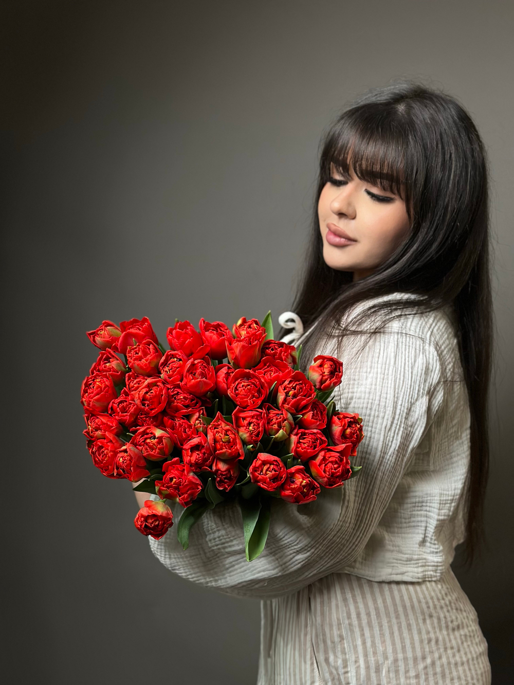 Букет оранжевых пионовидных тюльпанов