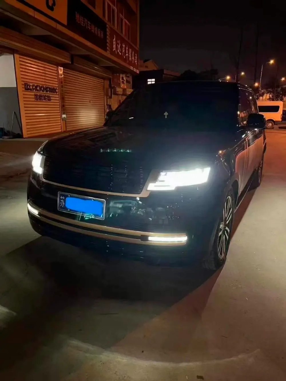 Обвес с черными накладками для LAND ROVER RANGE ROVER VOGUE L460 2023 тюнинг Рейндж Ровер