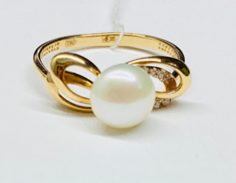 Кольцо из золота с жемчугом