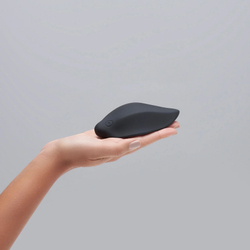 Черная вибровкладка в трусики LOV’Touch