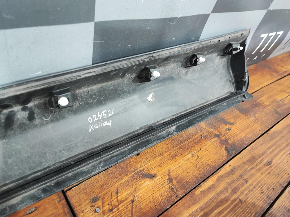 Накладка двери передней правой Skoda Kodiaq 16-нв Б/У Оригинал 565854940