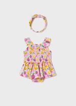 топ с юбкой и повязкой на голову