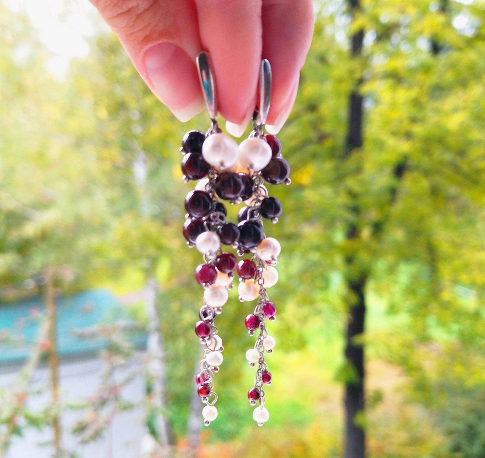 Серьги грозди длинные с натуральными камнями гранатом и жемчугом