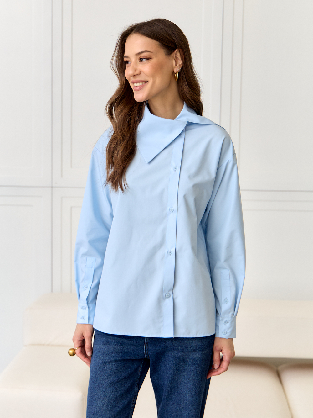 Рубашка с крупным воротником-стойкой