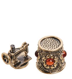 AM-2155 Наперсток «Ажурный с швейной машиной» (латунь, янтарь)