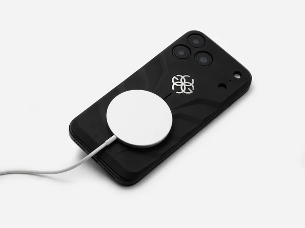 СОВМЕСТИМ С  MAG SAFE