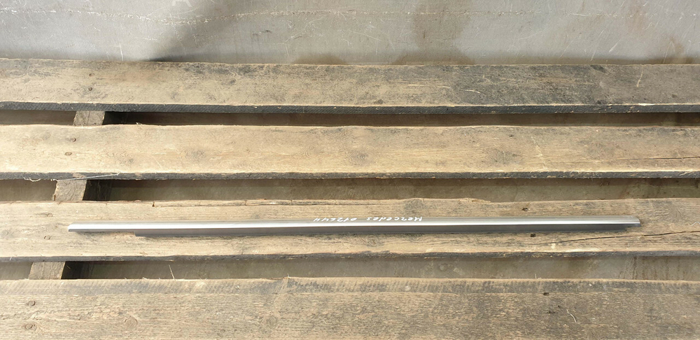 Молдинг двери передней левой GL GLS (X166)  Б/У Оригинал A1667250165