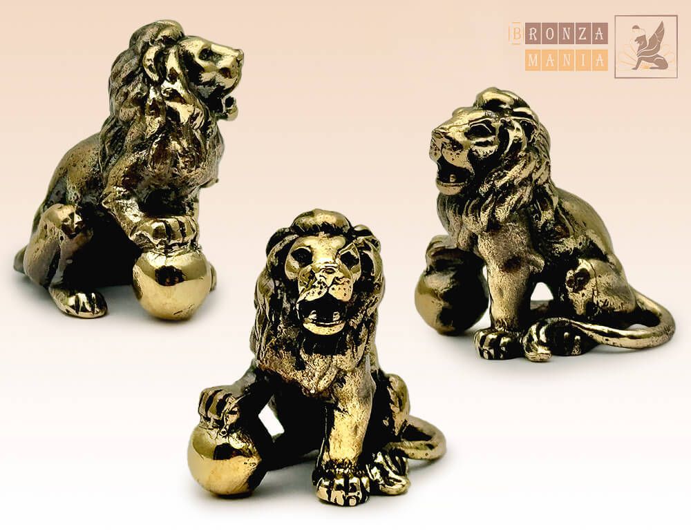 фигурка Лев с шаром сидит малый