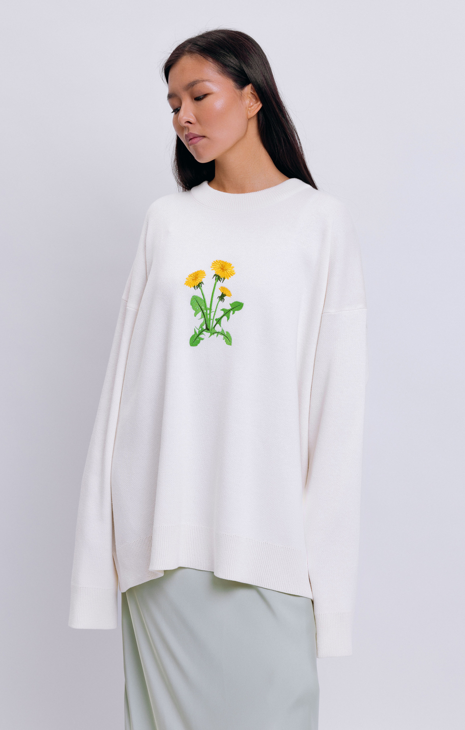 Джемпер с вышивкой