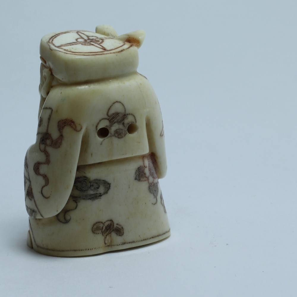 Нэцкэ Дзюродзин с посохом и иероглифом пожелания счастья