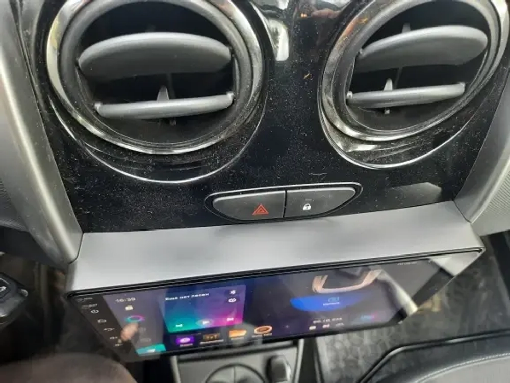 Магнитола для Renault Duster 1 2015-2020 (ШГУ овальное, рамка-накладка) - Teyes CC3L на Android 10, 8-ядер, CarPlay, 4G SIM-слот