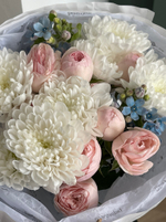 Авторский букет с голубыми незабудками