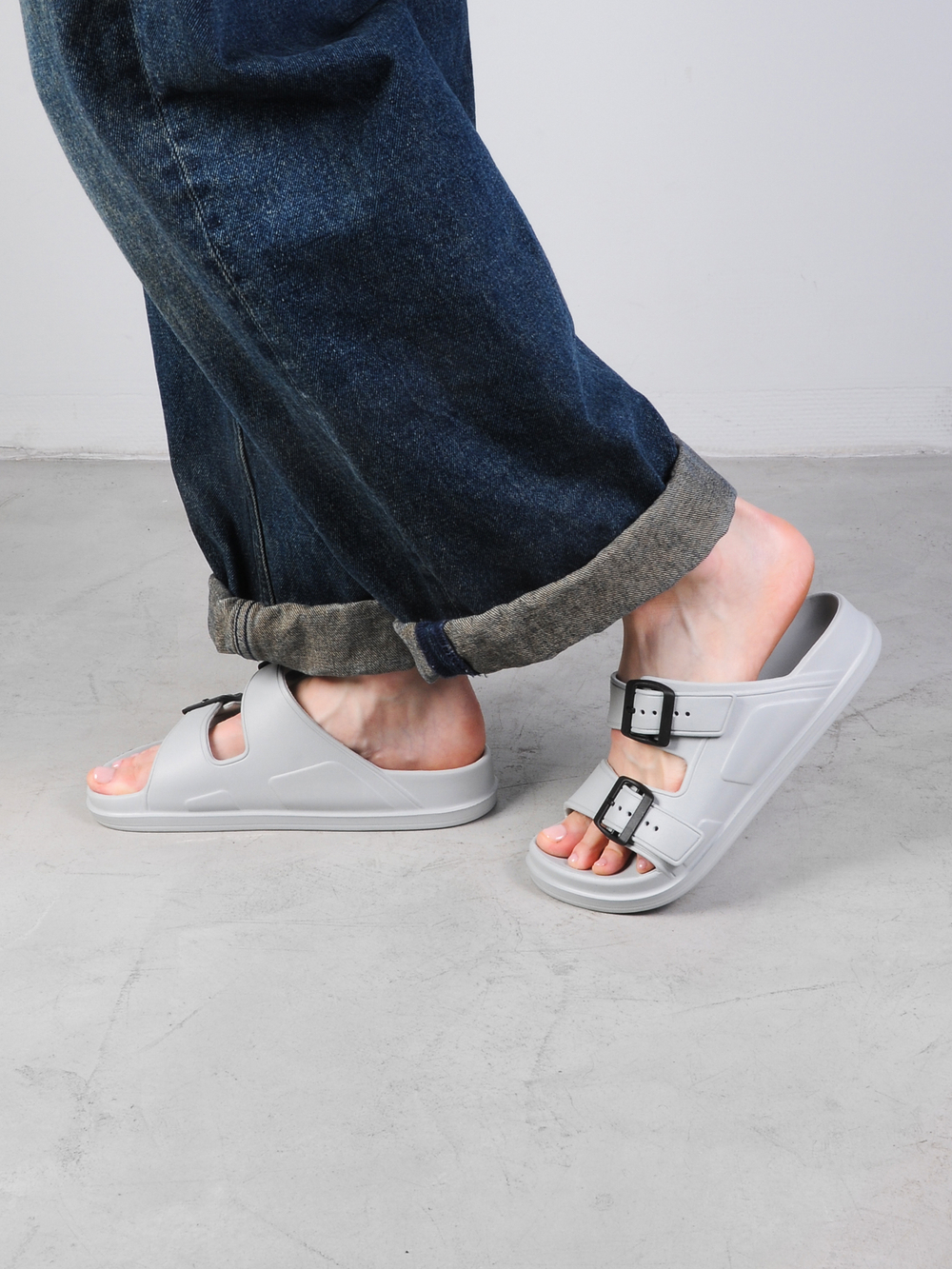 Сабо женские серые