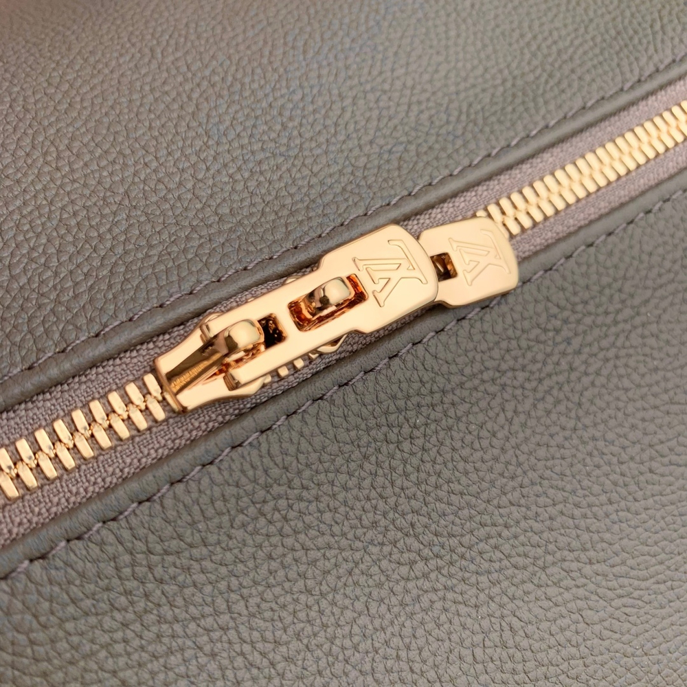Louis Vuitton Express PM