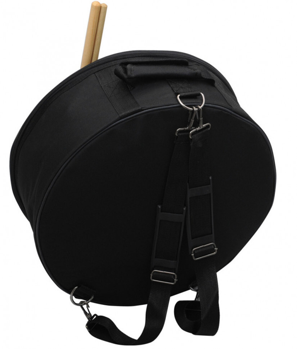 BRAHNER SDB-116/BK Чехол для малого барабана 14"х 6,5", полукруглый, защитное полужесткое уплотнение 15мм, быстросъемный чехол для палочек, наружный карман для стойки, широкие лямки, ручка, металлическая фурнитура, непромокаемая ткань, цвет черный.