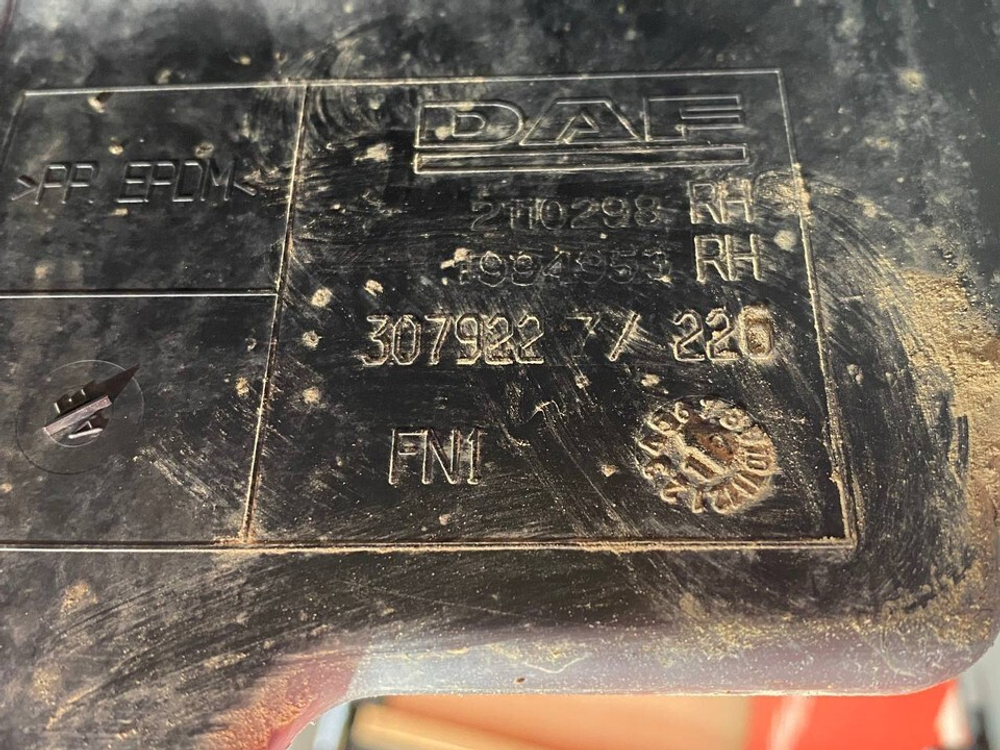 Корпус подножек правый 2019г