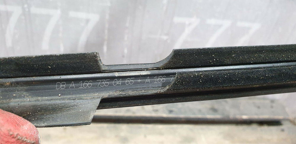 Молдинг двери задней правой ML GLE (W166) 11-18 Б/У Оригинал A1667350465