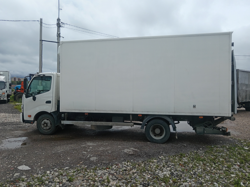 Центртранстехмаш АФ-4771* на шасси HINO 300 4x2 изотермический/рефрижератор с гидробортом (кат. C) А