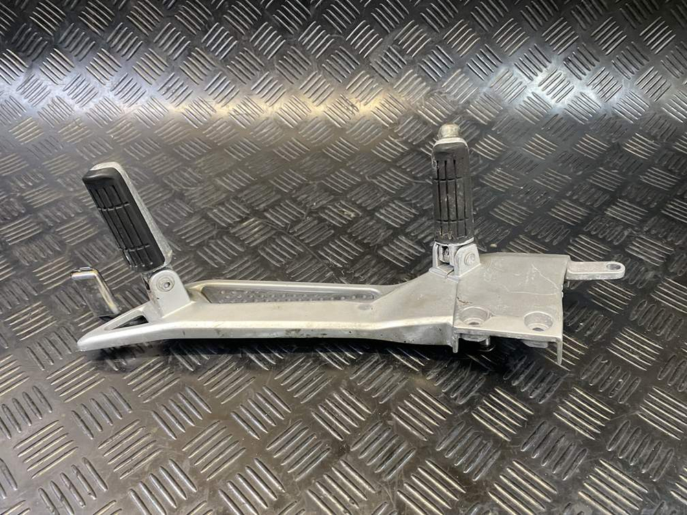 Подножки левые Yamaha FJR1300A RP13A 2010 (с кронштейном)