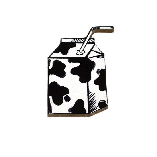 Деревянный значок. Молоко