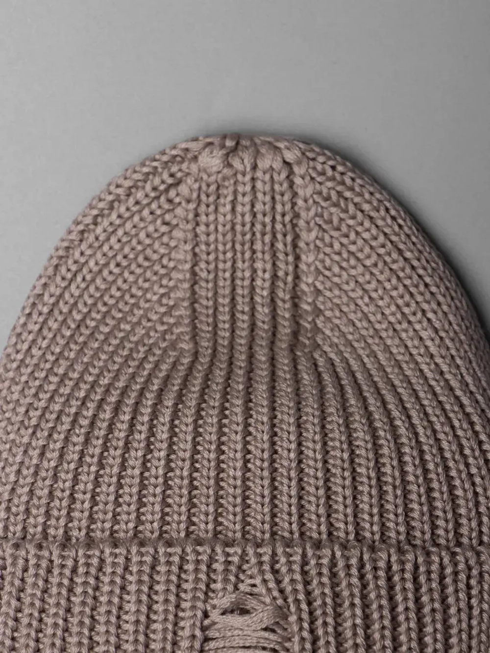 Шапка женская на осень рваная