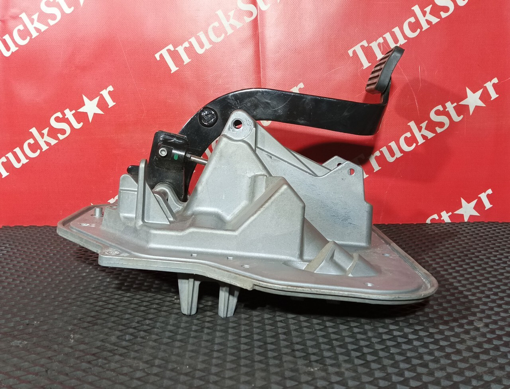 Педальный узел тормоза 2019г