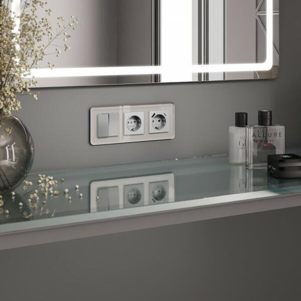 Рамка на 3 поста Elite (дымчатый, стекло)