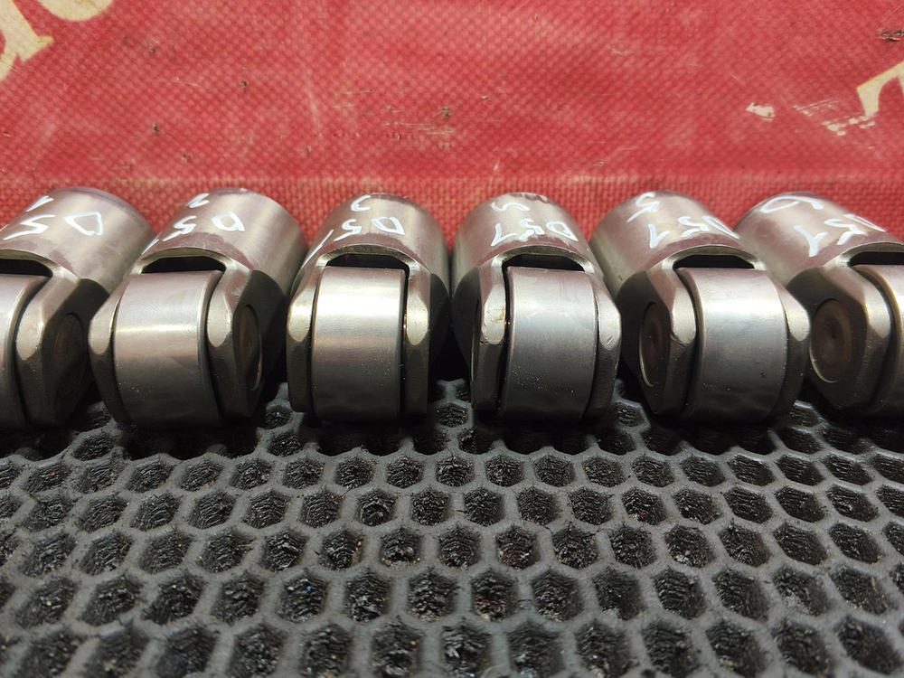 Комплект толкателей выпускного клапана 2019г.