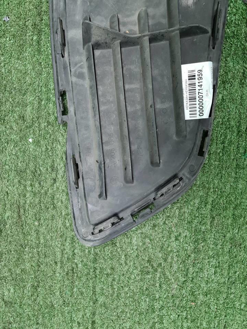 Решетка бампера RH Mercedes C W205 (14-18) AMG