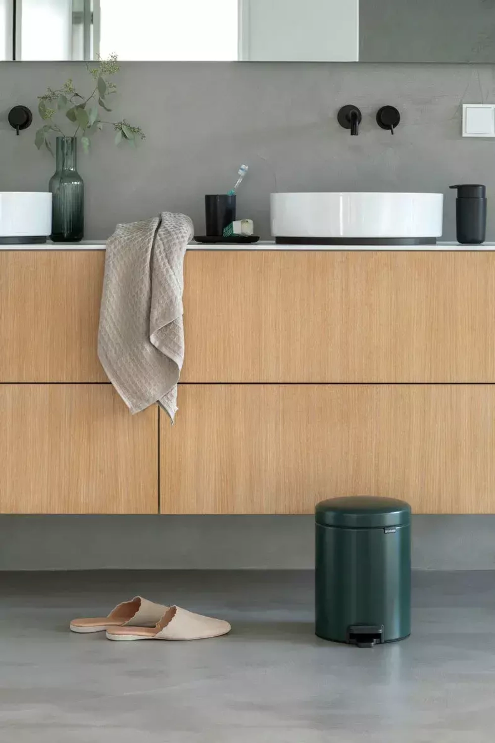 Brabantia - Контейнер для мусора NewIcon 3л серый / артикул   126260  / GTIN 8710755126260